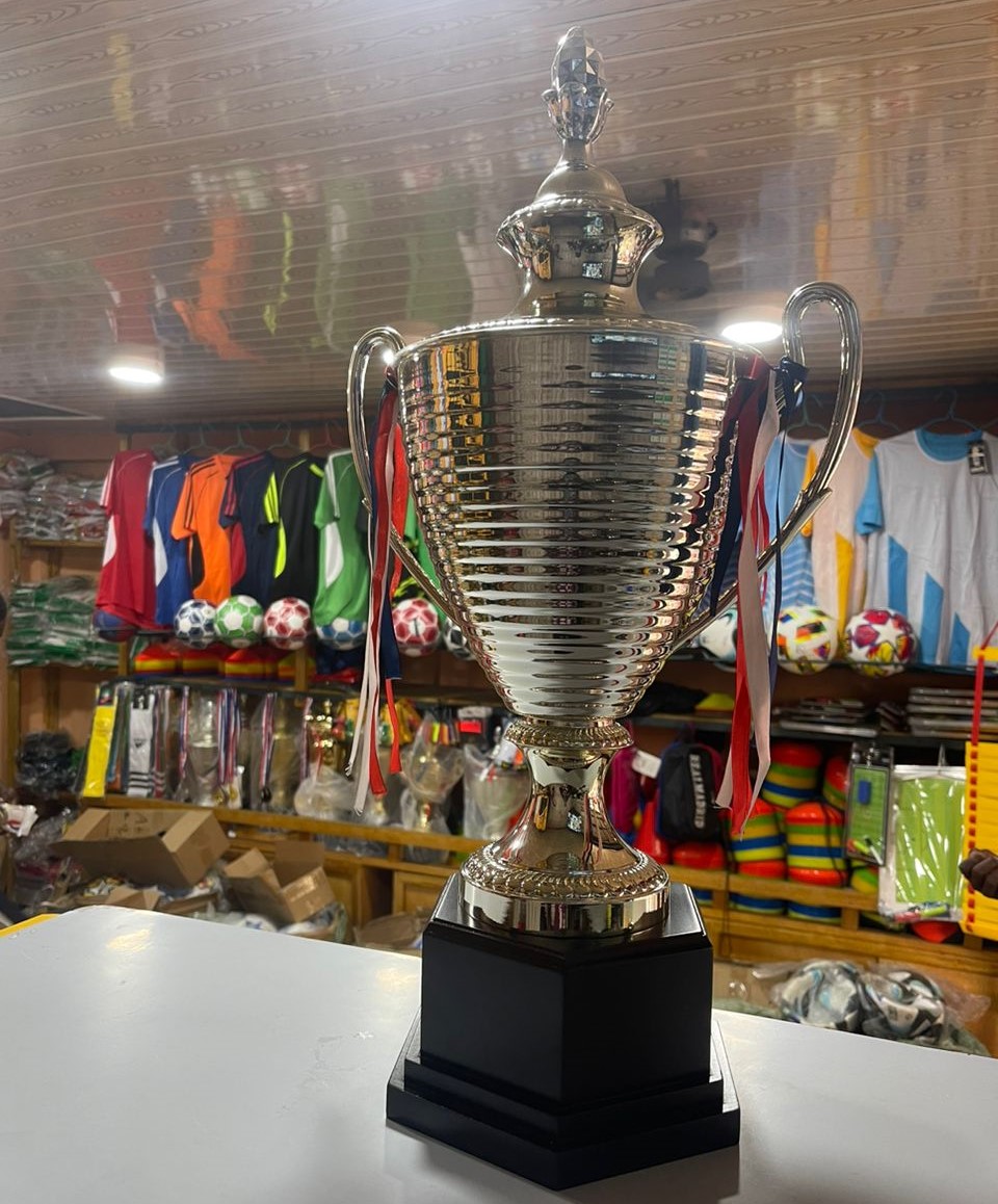 Trophée de victoire argenté